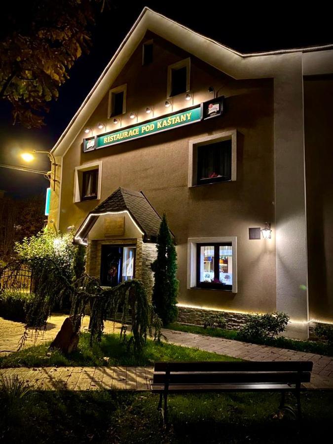Hotel & Restaurant Pod Kastany Krupka Eksteriør bilde
